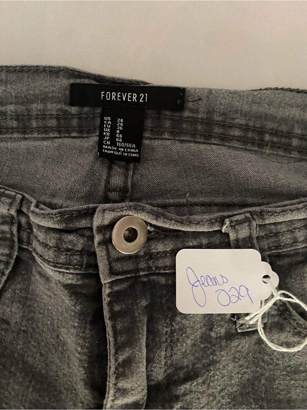 Forever 21 Grey Skinny Jeans Women’s Size 26 Mid Rise Stretch Denim - Picture 5 of 10